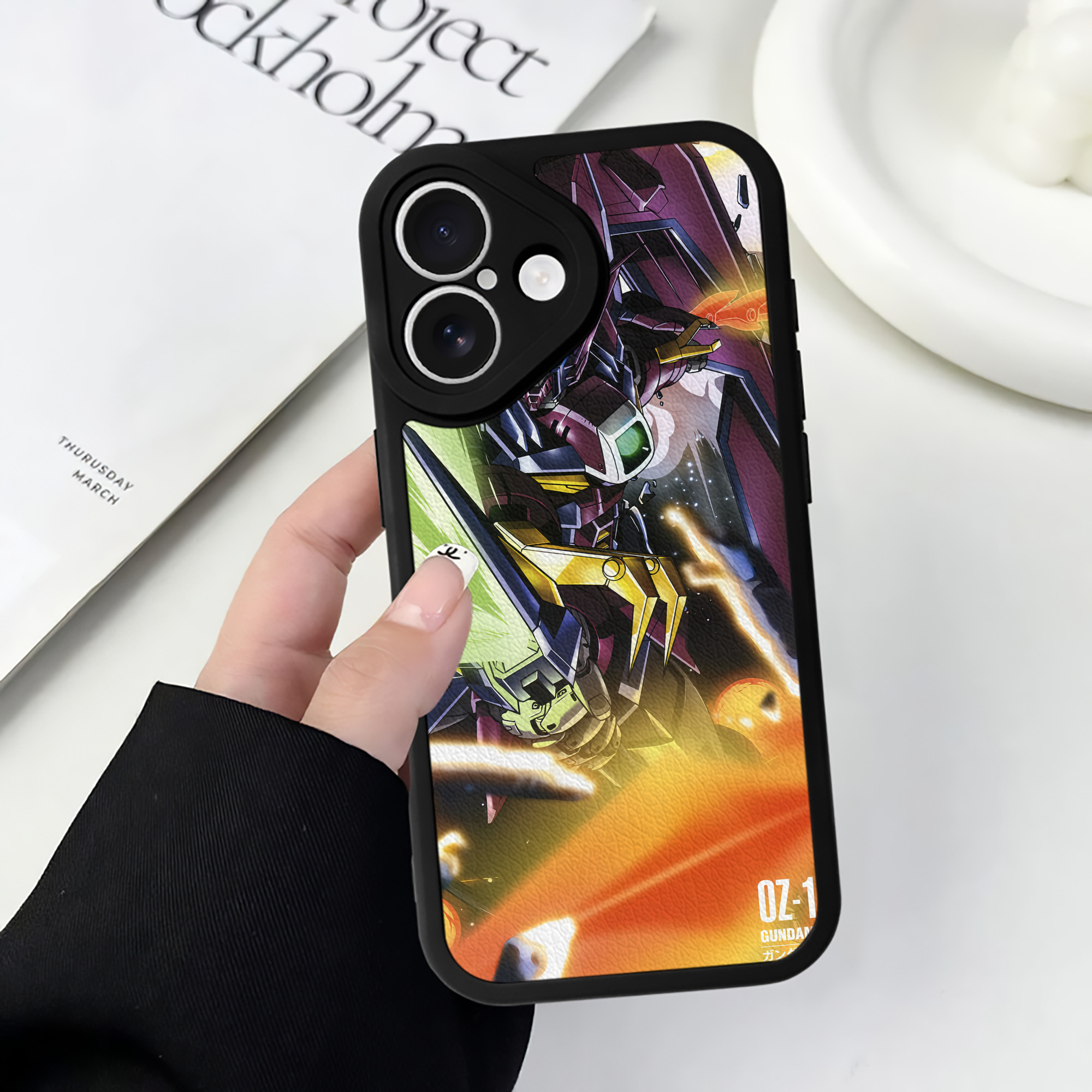 （画像用） 機動戦士ガンダム Mobile Suit Gundam 【iPhone 16シリーズ対応】シリコンスマホケース（レザー調） 材質：シリコン